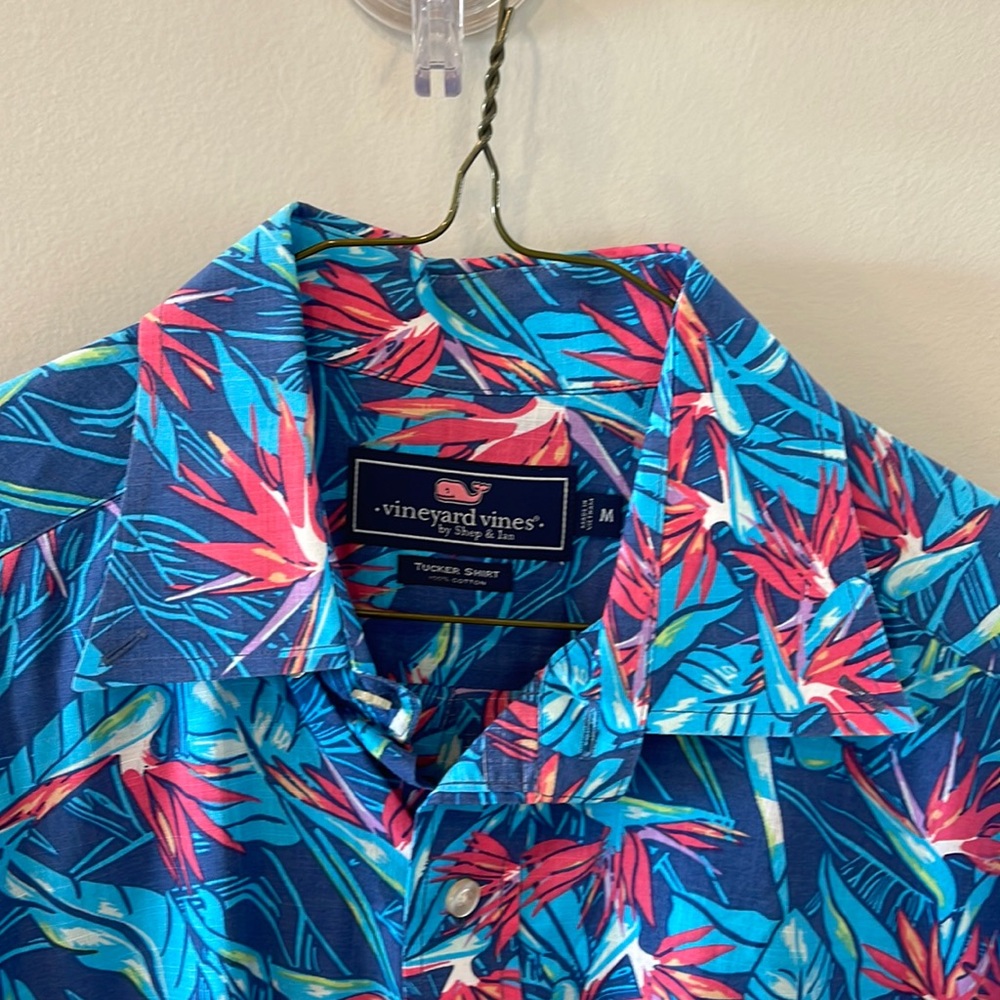 Men’s Vineyard Vines short sleeve button down Size M
